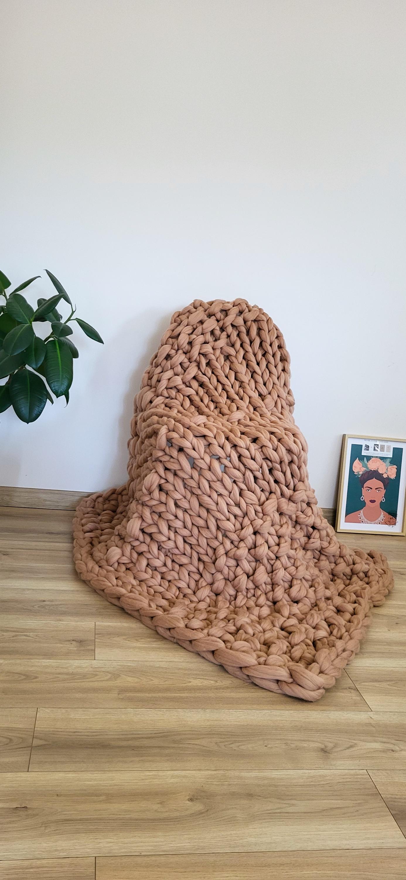 Hand Knit Chunky Merino Wool Blanket: Cozy Throw