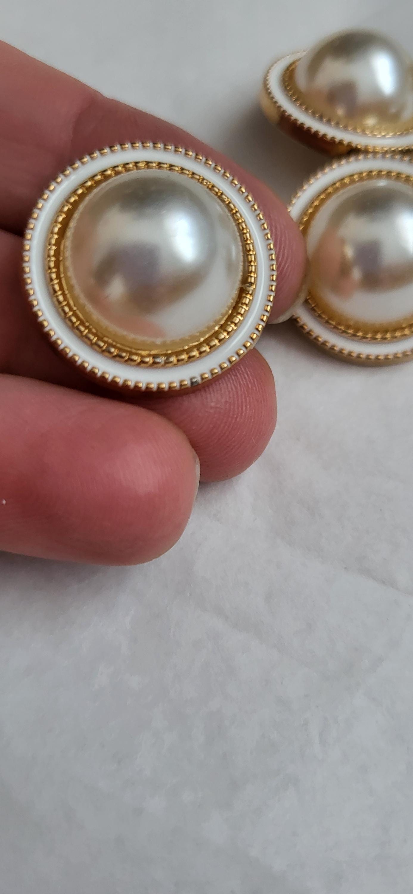 Gold metal pearl buttons 2.3 cm