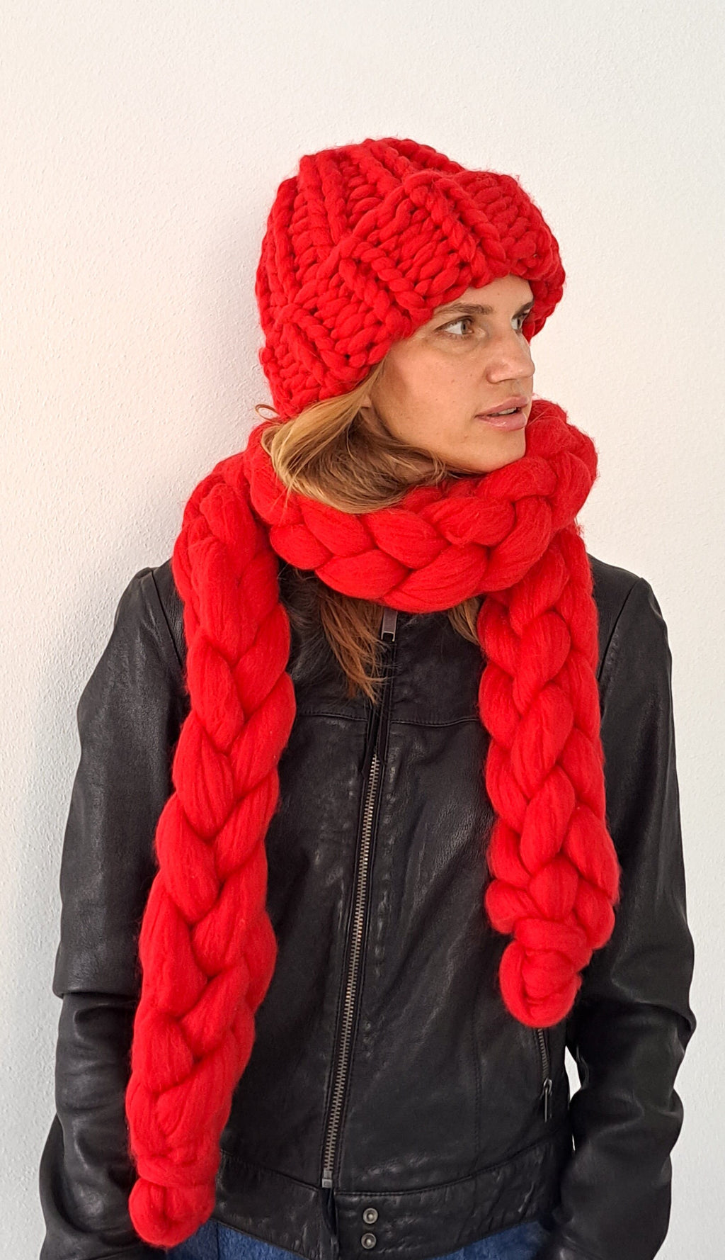 Super Chunky Knit Beanie and Scarf Set: 100% Merino Wool